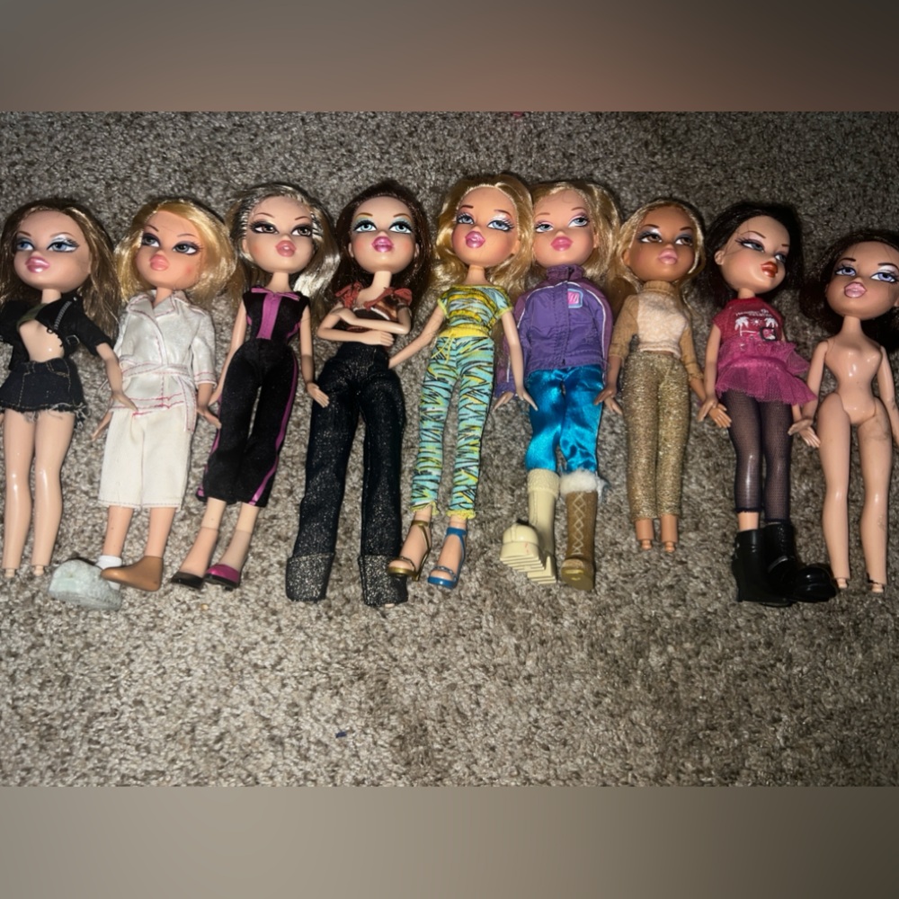 9 brat dolls for less than the price of one !